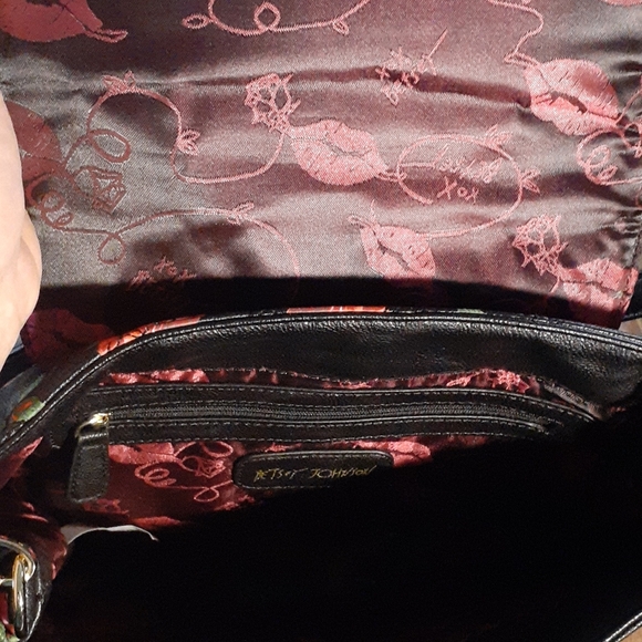 Betsy Johnson Large Rose Pattern Purse - Picture 4 of 6